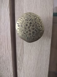 VITRÍNA ZORA F23 62/202/41 - detail úchytky