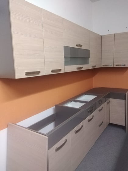 Rohová kuchyně Lada XL pinia šedá č.1 libovolné sestavení vč.desky 4m